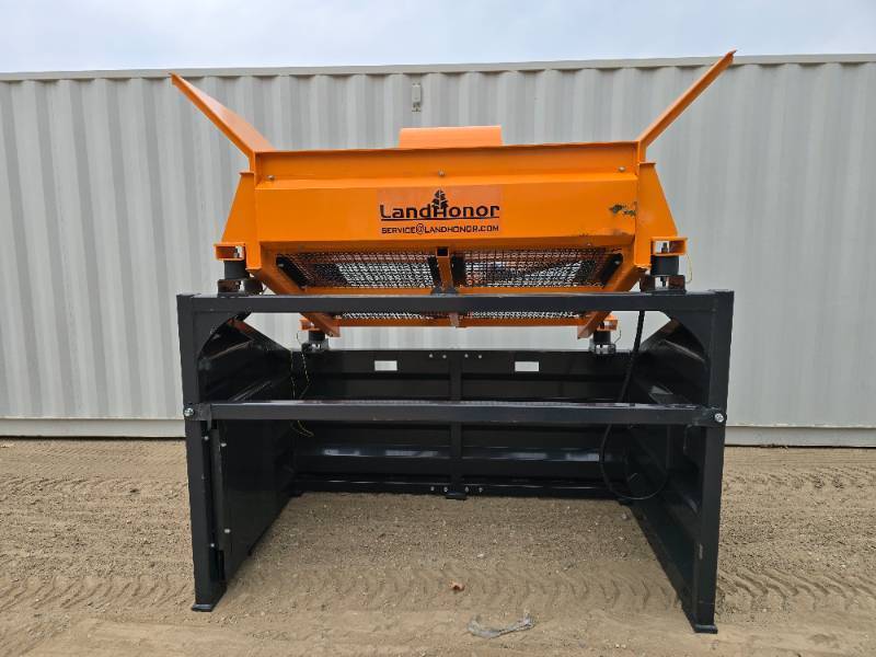 lot 10 image: Landhoner Rock Screener