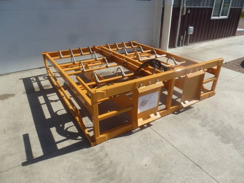 lot 13 image: Landhoner Bale Fork Attachment