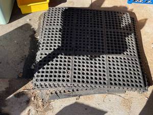 lot 68 image: Rubber Anti-Fatigue Floor Mats Lot