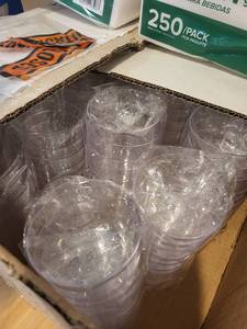 lot 116C image: Catering Supply Bundle Cups, Napkins, Tray