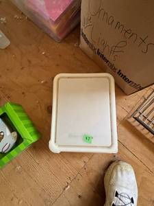 lot 153C image: Vintage Rubbermaid Shallow Storage Box