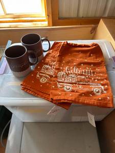 lot 177C image: Autumn Kitchen Set Mugs & Towels