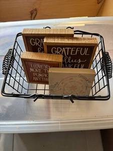 lot 186C image: Decorative Wooden Signs with Basket