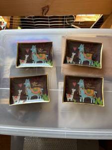 lot 199C image: Set of 4 Llama Decorative Plates