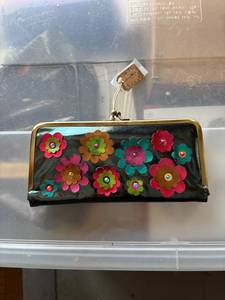 lot 203C image: Floral Kisslock Wallet