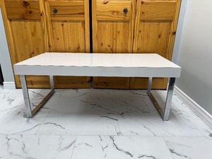 lot 19 image: Coffee Table
