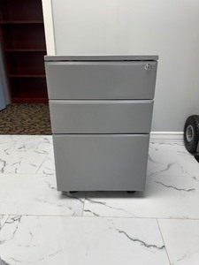 lot 29 image: Metal Filing Cabinet on Wheels