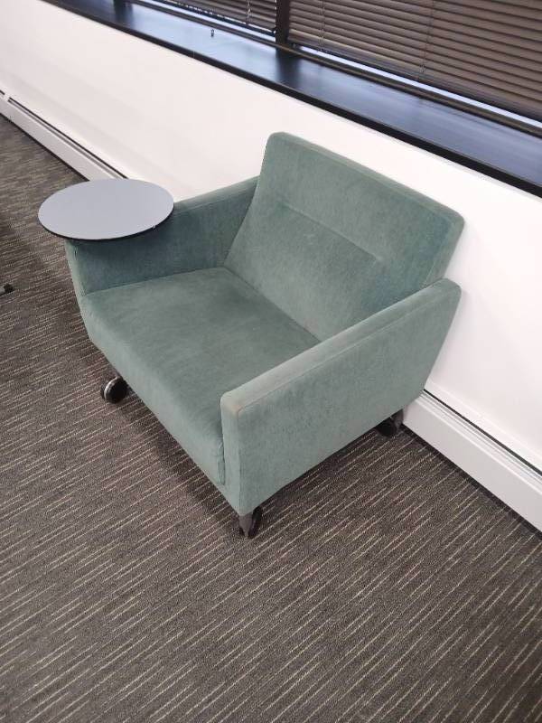lot 10 image: Green chair with desk