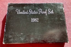 lot 15 image: 1982 U.S. Mint Proof Set