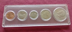 lot 39 image: Compiled 1982 Uncirculated Coin Set