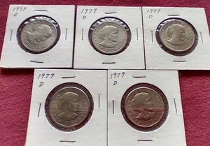 lot 61 image: (5) Susan B Anthony Dollars