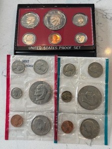 lot 26 image: 1977-S Proof and P & D Mint Sets