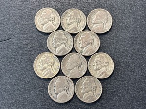 lot 21 image: Silver War Nickels