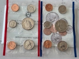 lot 55 image: 1989 P & D Mint Sets