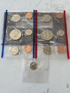 lot 63 image: 1996 P & D Mint Sets and 1996-W Roosevelt Dime