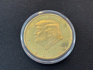 lot 10 image: Gold Plated Donald Trump Medallion