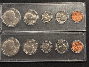 lot 62 image: 1989-D Mint Sets