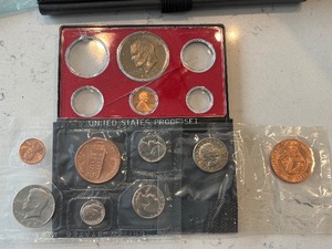 lot 192 image: Mint Sets and Proof Coins