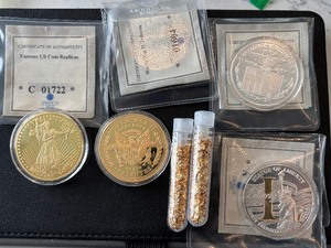 lot 171 image: Gold and Silver Layered Medallions, Gold Flakes in Tubes