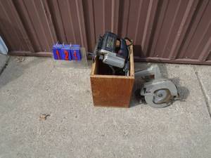 lot 121 image: Craftsman scroll saw & Black & Decker skil saw. As shown.