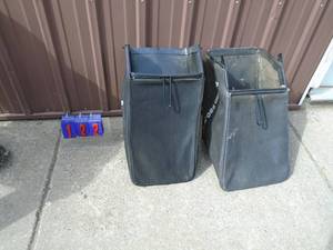 lot 122 image: Qty of 2 grass catcher bags. As shown.
