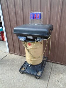 lot 124 image: Parts washer. Air powered. No fluid. As shown.