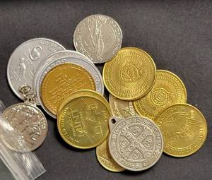 lot 13 image: Bag of Misc. Tokens (16)