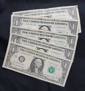lot 36 image: 5 - Star 1 Dollar Bills