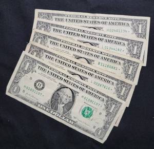 lot 37 image: 5 - Star 1 Dollar Bills
