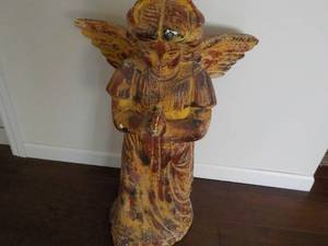 lot 4 image: Angel Statue 28 x 18...