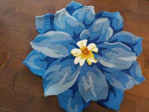 lot 7 image: Plow and Hearth Blue Hydrangea Flow...