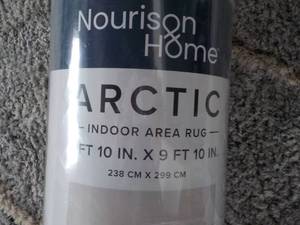 lot 10 image: Nourison and Home Arctic 710x 91...