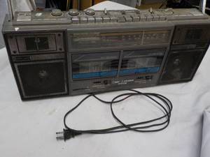 lot 20 image: 2 Way 4 Speaker System...