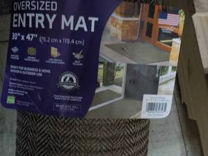 lot 22 image: Oversized Entry Mat 30 x 47...