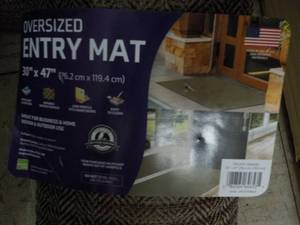 lot 24 image: Oversized Entry Mat 30 x 47...
