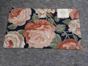 lot 34 image: Hand Hooked Accent Rug 22x 38...