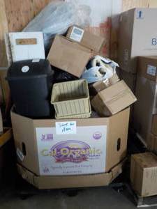 lot 72 image: Pallet of Unclaimed from past aucti...