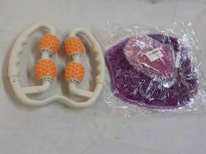 lot 109 image: Shower Foot Scrub and Massager...