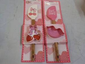 lot 114 image: CWC Spatula and Cookie Cutter...
