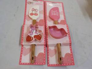 lot 115 image: CWC Spatula and Cookie Cutter...