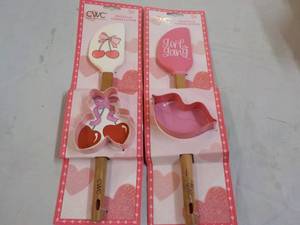 lot 116 image: CWC Spatula and Cookie Cutter...