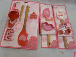 lot 147 image: CWC 8 pc Baking Set plus 2 more...