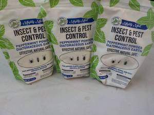 lot 262 image: 3 ct Mighty Mint 1 lb. bags Insect ...