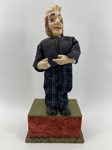 lot 4 image: Vintage Animated Music Box with Artisan Puppet