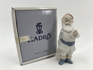 lot 14 image: Lladro Mini Papa Noel Santa Claus Figurine with Original Box #58842