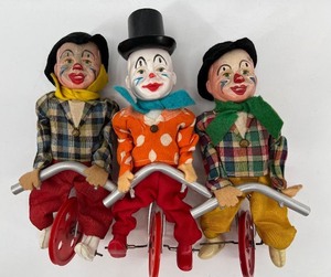 lot 28 image: Set of 3 Vintage Clown Tightrope Balancing Figures