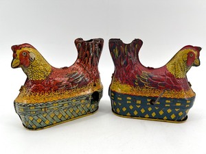 lot 30 image: Pair of Vintage Baldwin Mfg Co Inc Tin Toy Chickens