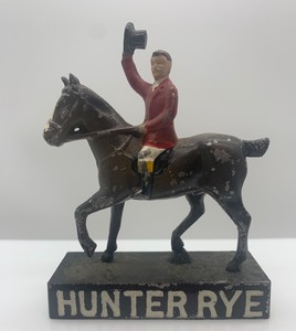 lot 64 image: Vintage Hunter Rye Cast Iron Figurine