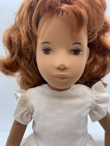 lot 90 image: Vintage Sasha Doll with Brown Hair and White Ruffled Dress