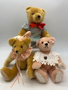 lot 105 image: Set of 3 Collectible Teddy Bears with Unique Attire